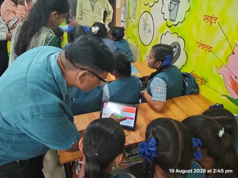 Students learning to use the EduSoulX tablet